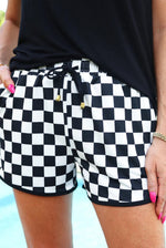 Check Mate Shorts <2 colors>